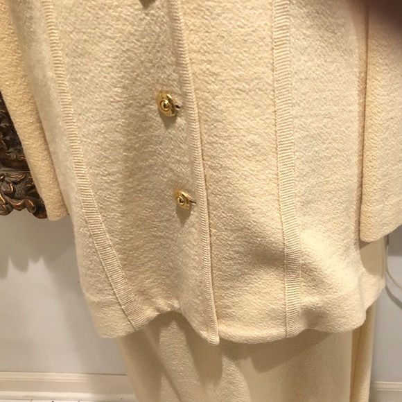 Castleberry Women"s knit Suit, Beautiful! - Picture 7 of 10